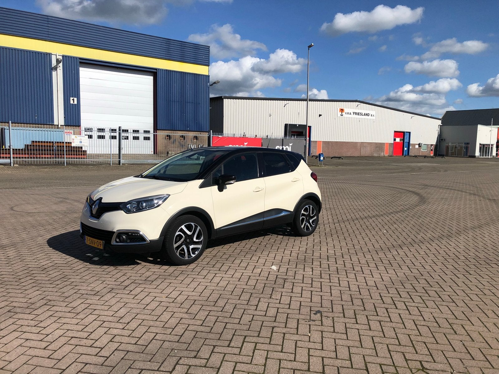 Renault Captur 0.9 TCE 90 2013 Wit xmod., Voorwielaandrijving, 898 cc, Origineel Nederlands, 1200 kg