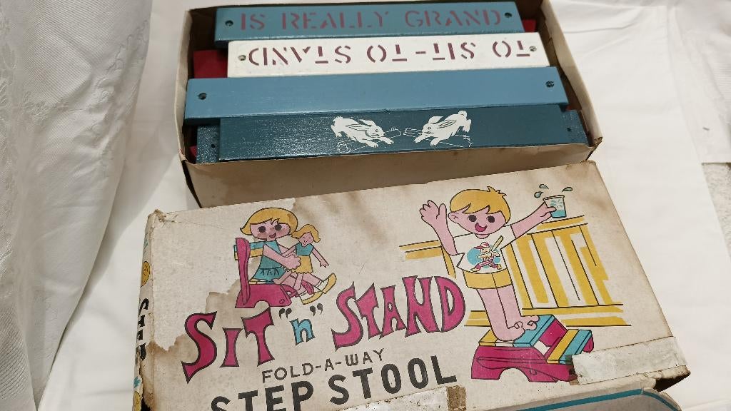 Vintage Sit ’n’ Stand houten kinderkruk / stoeltje vintage, Kinderen en Baby's, Kinderkamer | Tafels en Stoelen, Gebruikt, Stoel(en)