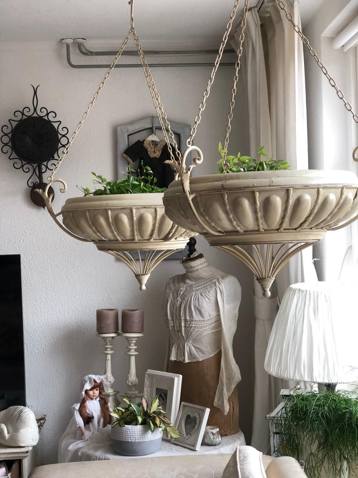 Sierlijke metalen hangpotten met of zonder Koningin van de N, Ophalen, Gebruikt, Beige, Klassiek