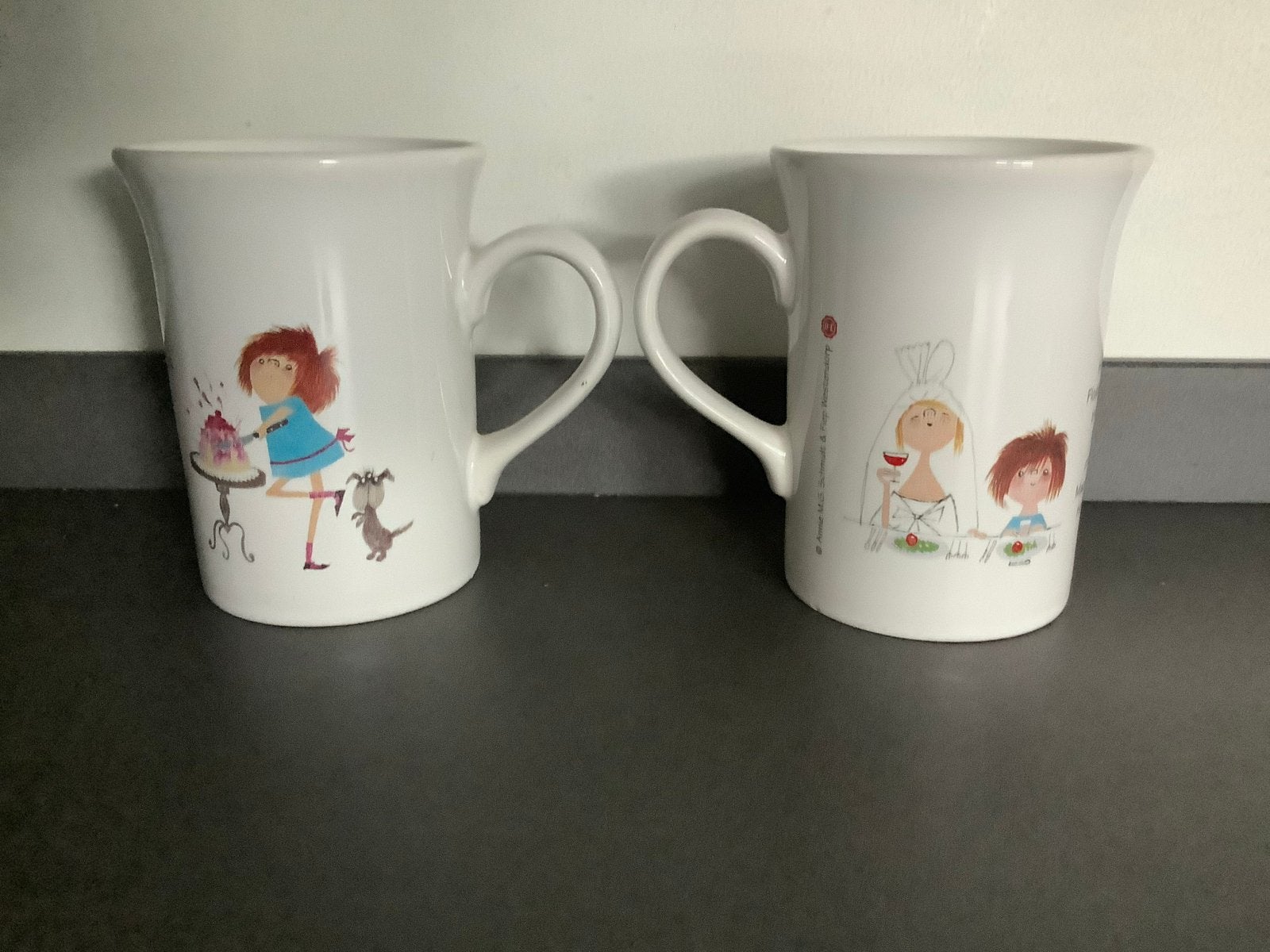 2 Staffordshire Tableware mokken Floddertje bruiloft DE, Overige merken, Keramiek, Zo goed als nieuw, Modern