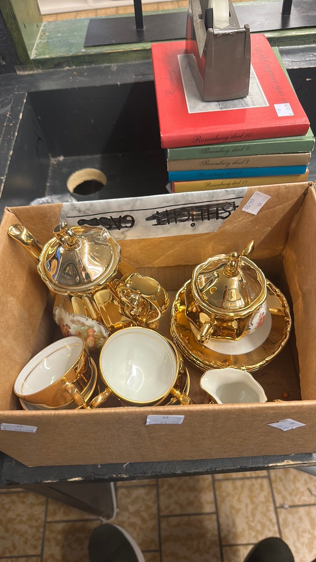 Doos vol goud antiek servies, Ophalen of Verzenden