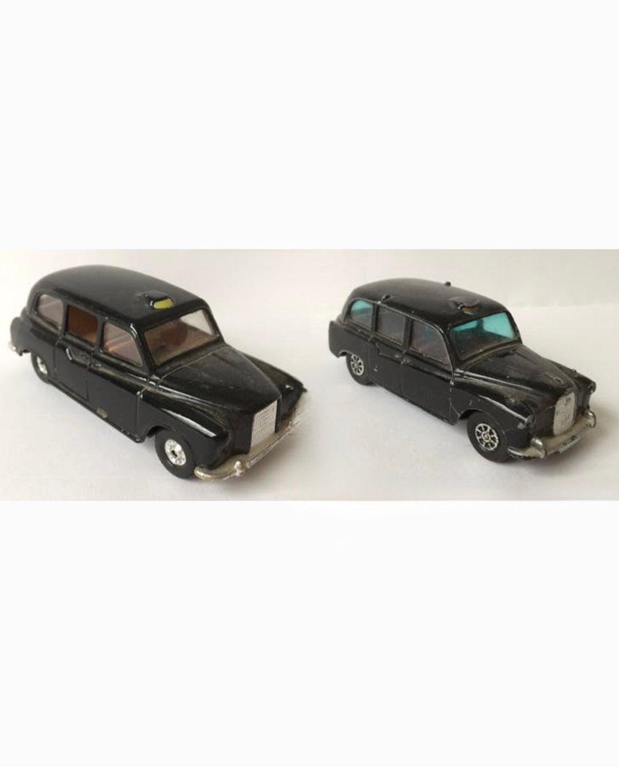 Corgi Toys Austin London Taxi - 2 versies Nrs. 418 & 425, Ophalen of Verzenden, Gebruikt, Auto, Corgi