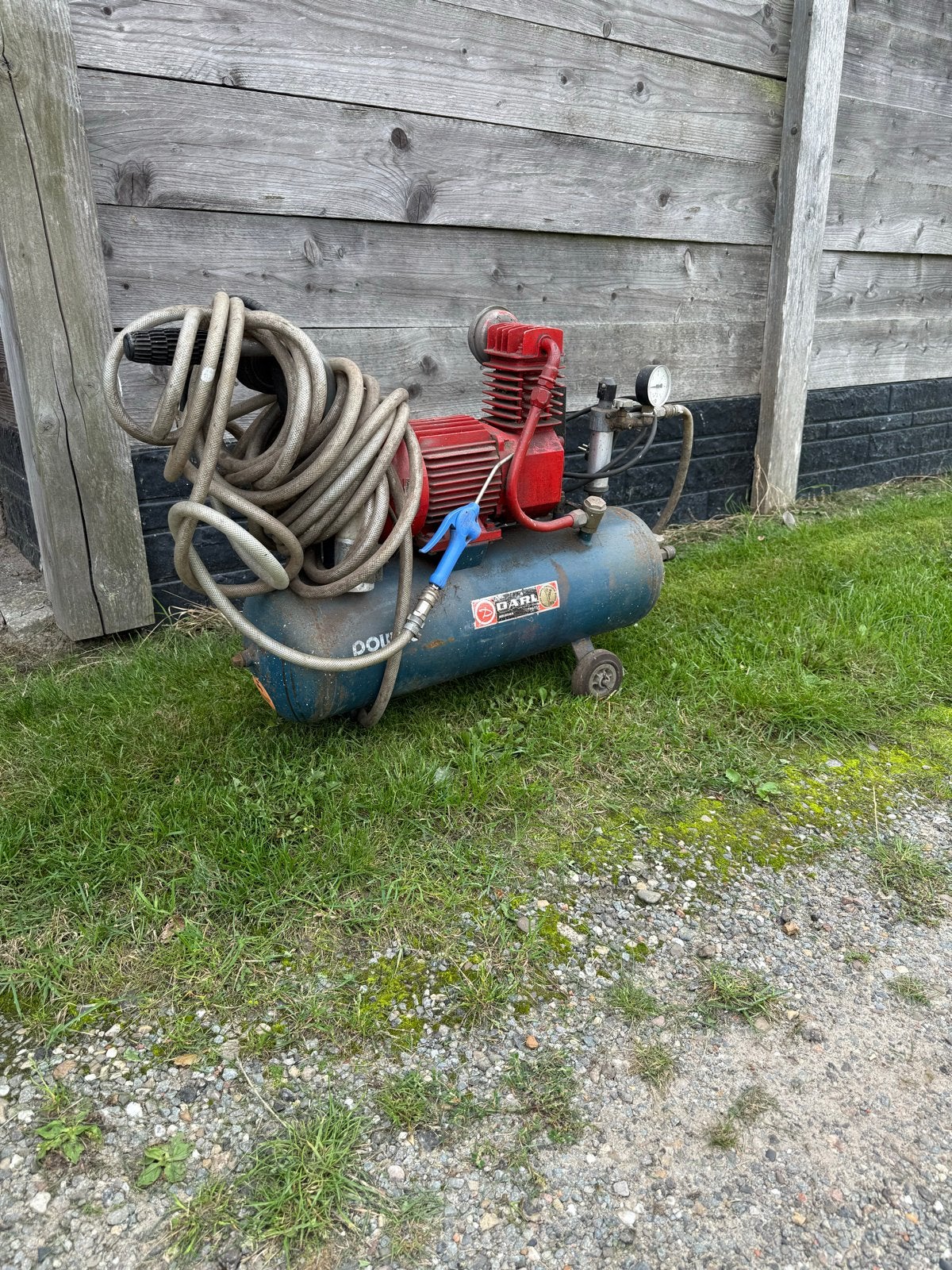 Gebruikte Darl Compressor met Slang, Ophalen, Gebruikt, 6 tot 10 bar, Minder dan 200 liter/min