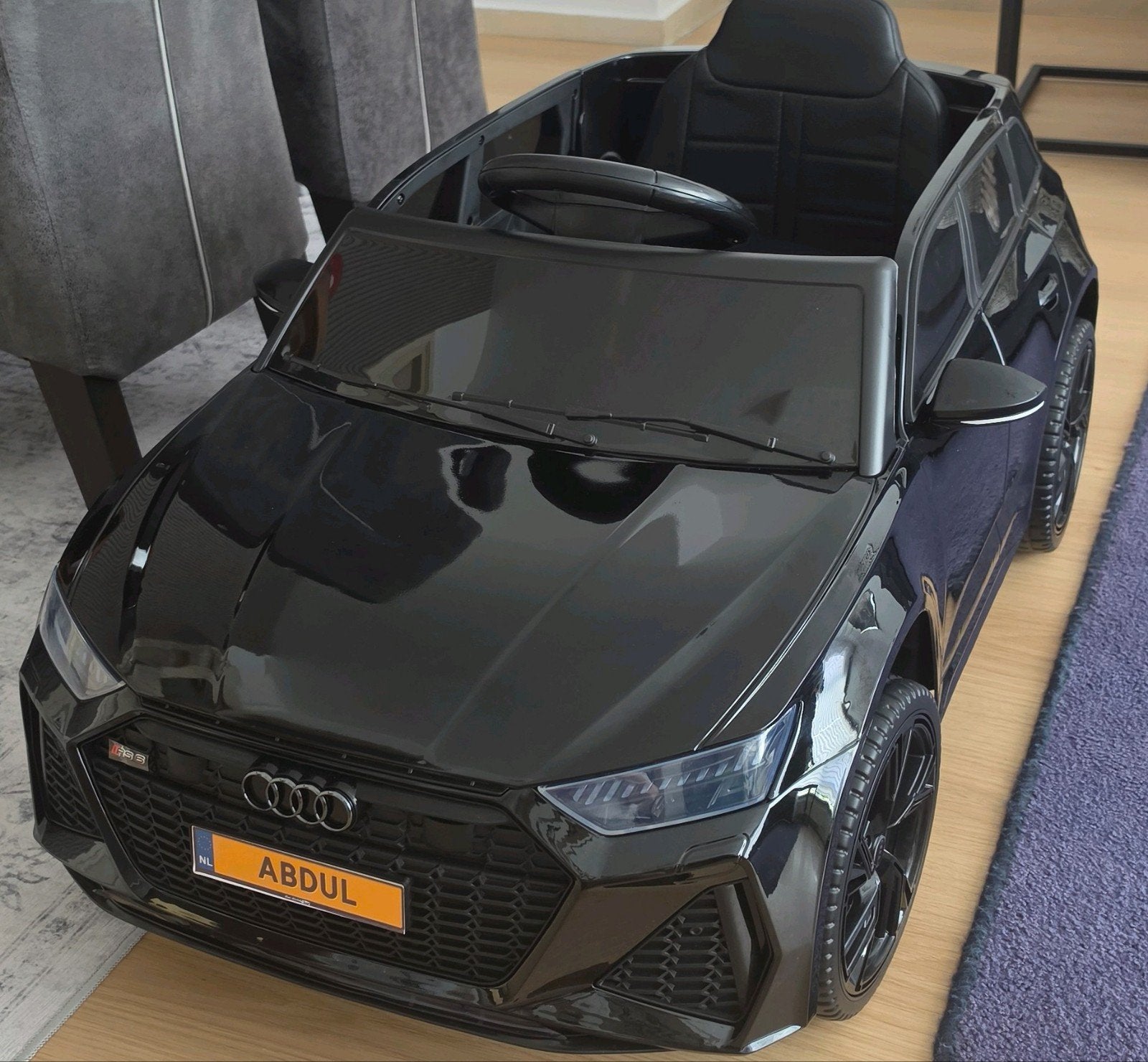 Zwarte Audi RS6 elektrische kinderauto, Kinderen en Baby's, Zo goed als nieuw