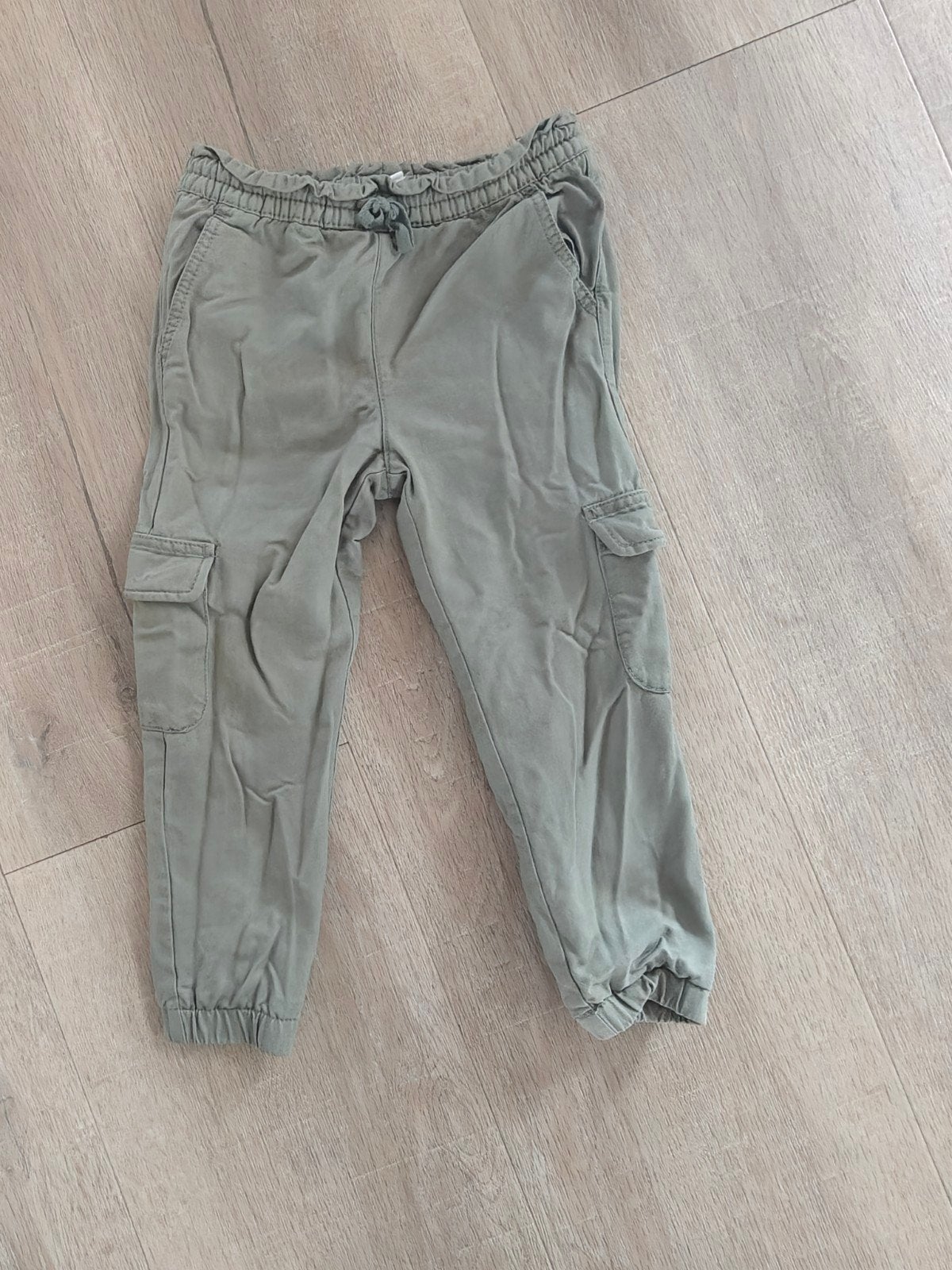 Kaki jogger H&M maat 98, Ophalen of Verzenden, Gebruikt, Broek
