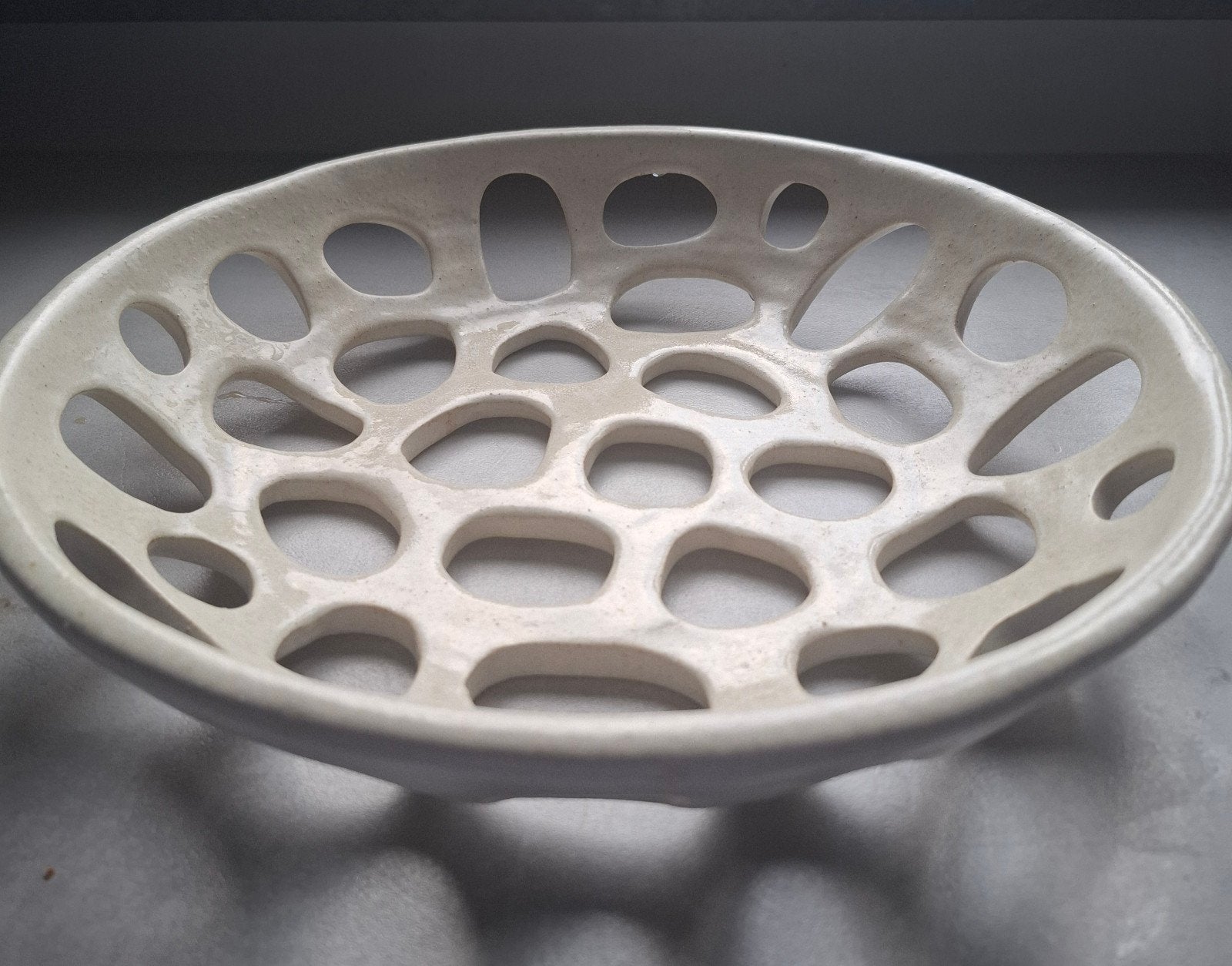 Beige ronde sierschaal, schaal van Nomad, Porselein of Keramiek, Schaal, Rond, Ophalen of Verzenden