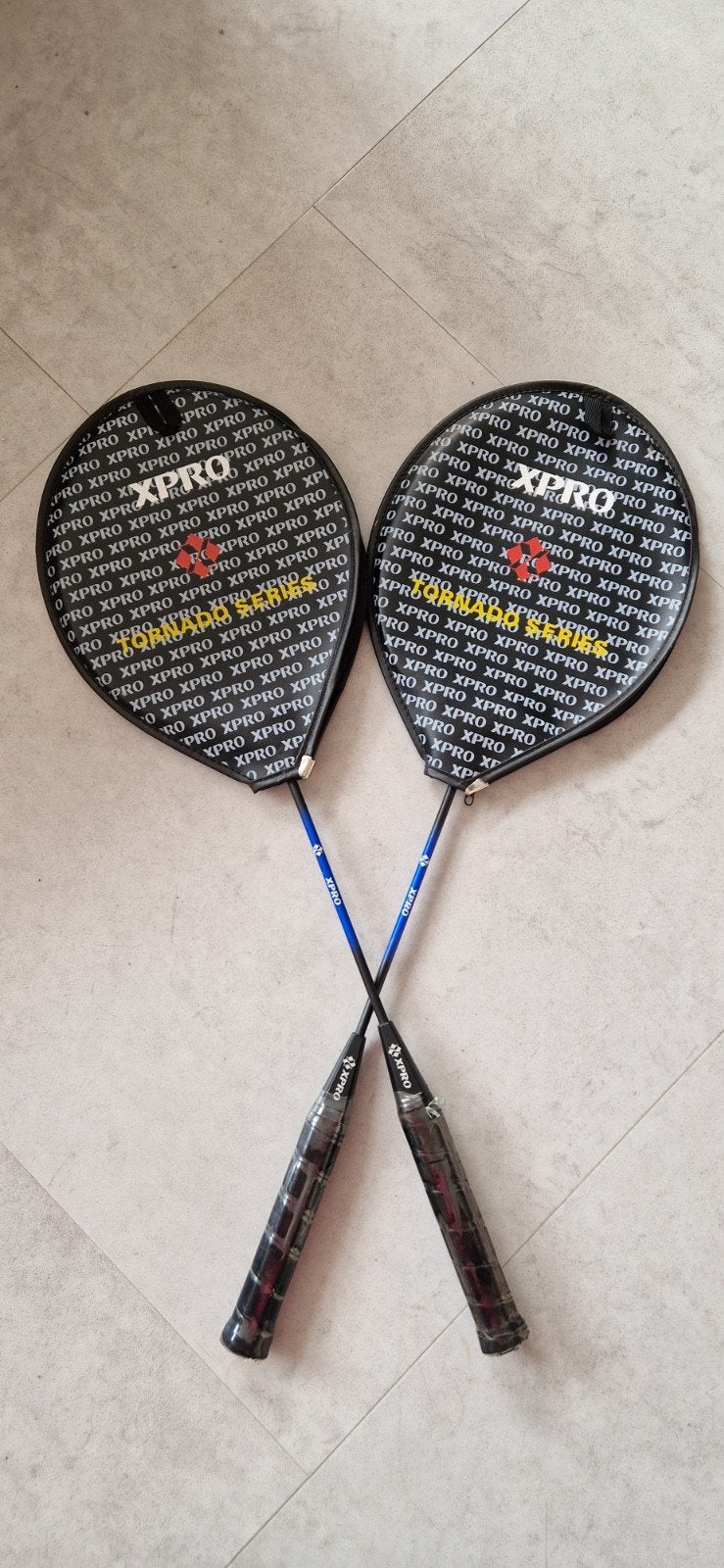 2 XPRO Tornado badmintonrackets met hoezen, Ophalen of Verzenden, Gebruikt, Racket(s)