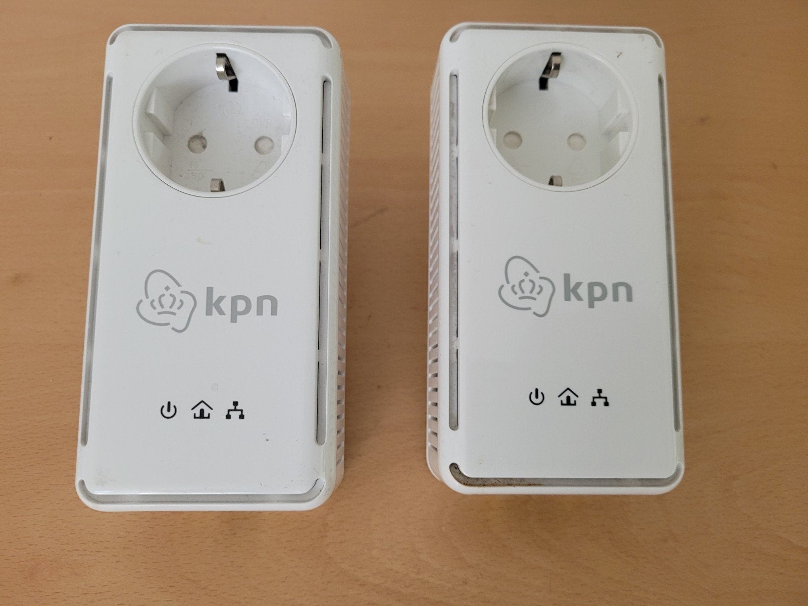 KPN stroomnet netwerkadapter set, Computers en Software, Netwerk switches, Gebruikt, KPN, Maanplein 100, 2516 CK Den Haag, Nederland