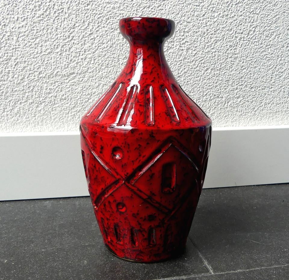 Vintage vaas Italy D28/109 rood vaasje keramiek Italië, Ophalen of Verzenden, Gebruikt, Rood