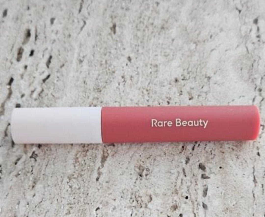 Rare Beauty Matte Lip Souffle - Brave (Nieuw), Sieraden, Tassen en Uiterlijk, Verzenden, Nieuw, Lippen, Make-up