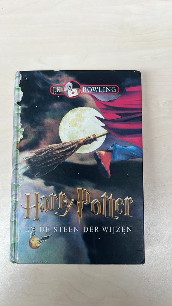 Harry Potter en de Steen der Wijzen eerste druk, Verzamelen, Harry Potter, Ophalen of Verzenden, Zo goed als nieuw, Boek of Poster
