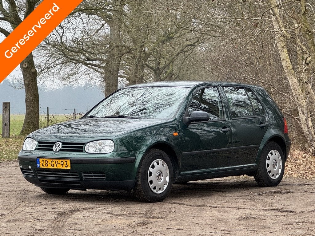 Volkswagen Golf 1.6 nieuwe apk (bj 1999, automaat), Auto's, Oldtimers, Automaat, 101 pk, Volkswagen, Bedrijf