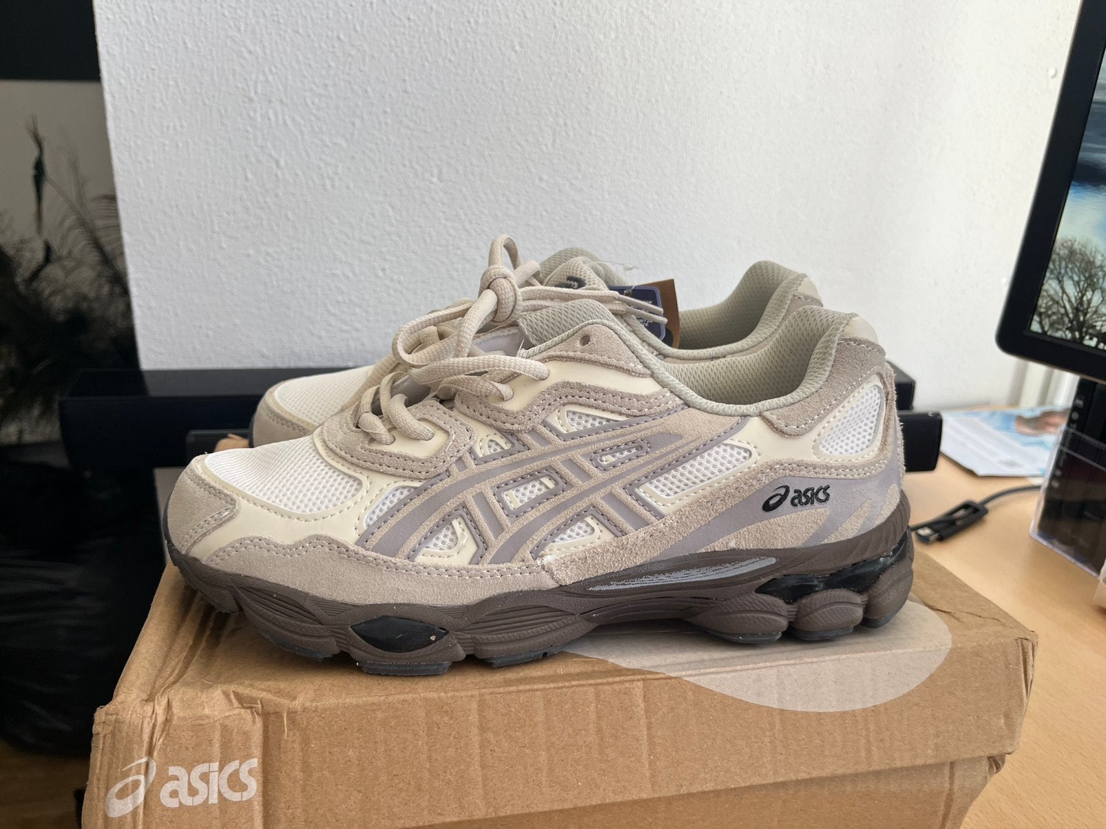 Asics Gel Nyc Cream, Bruin, Nieuw, Ophalen of Verzenden, Sneakers of Gympen