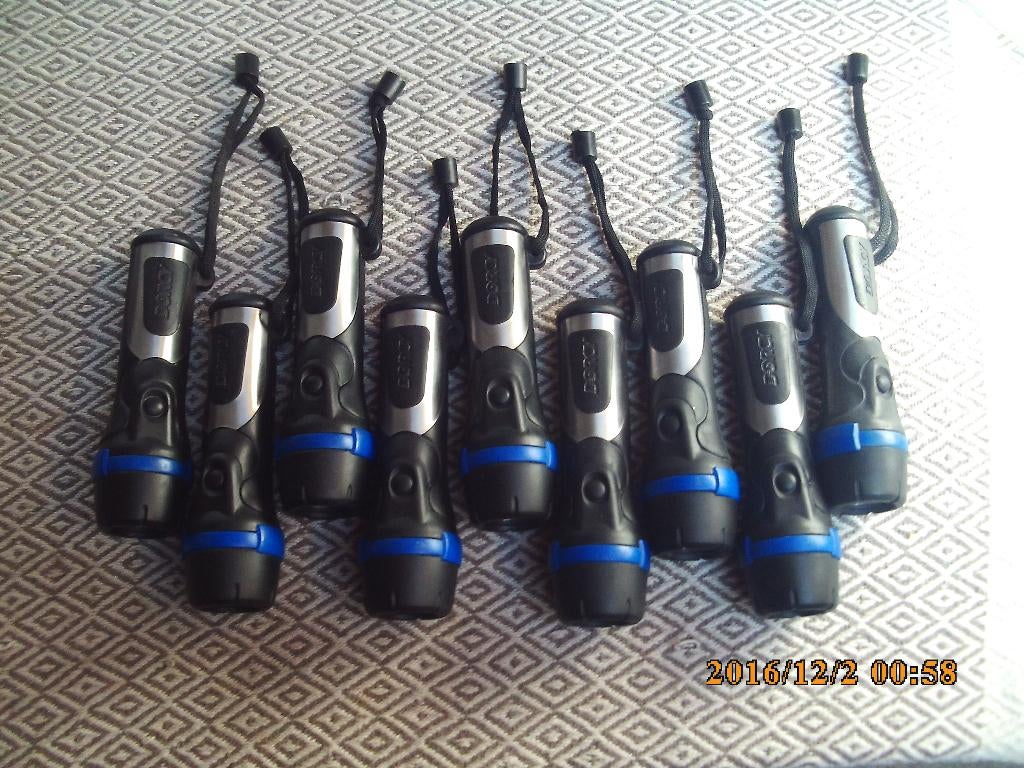 9 DORCY stootvaste zaklampen 15cm. lang zonder voeding, Ophalen of Verzenden, Zo goed als nieuw, Batterij