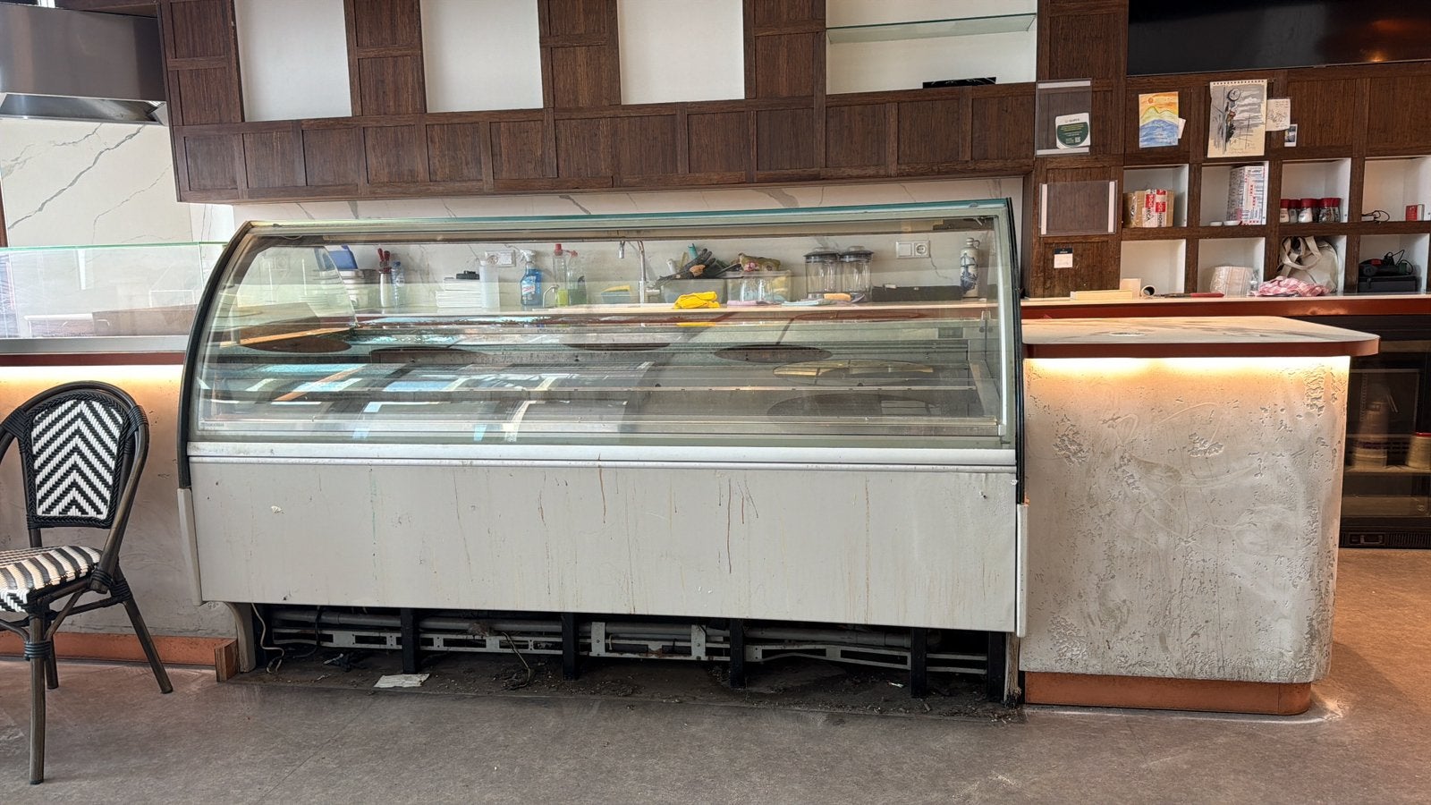 Gratis Ophalen “ gebruikte ijs vitrine in goede staat “, Ophalen, Koelen en Vriezen