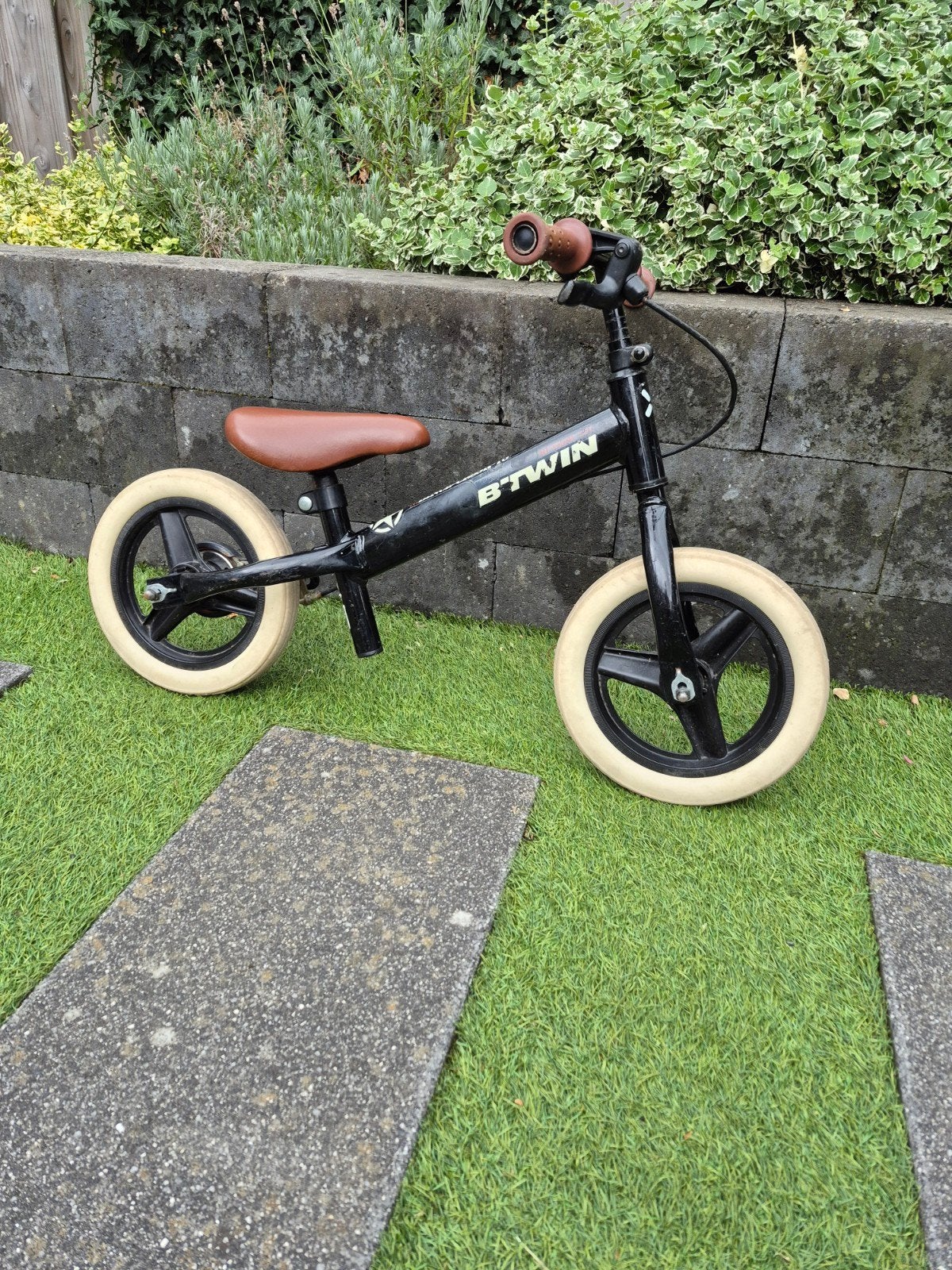 B'twin loopfiets met handrem - Zadel verstelbaar, Ophalen, Gebruikt, Minder dan 16 inch, B'twin