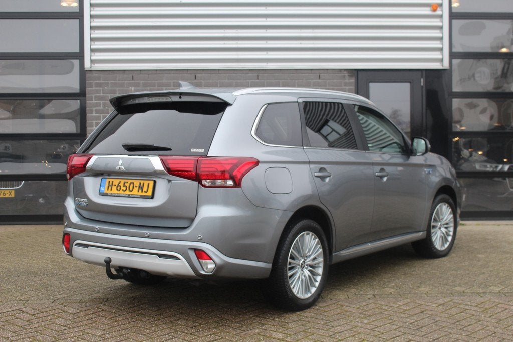 Mitsubishi Outlander 2.4 PHEV Intense+ / Carplay / Schuifdak, Auto's, Mitsubishi, Automaat, 135 pk, 4 cilinders, 120 €/maand