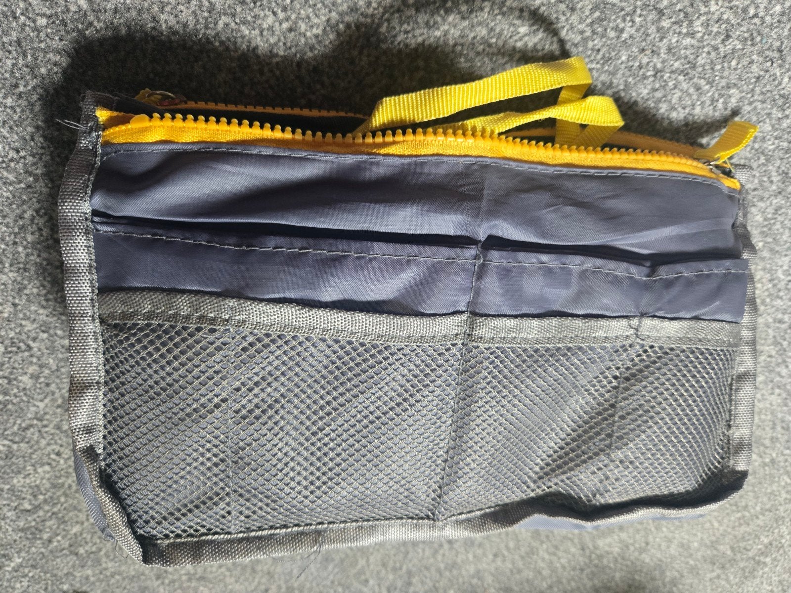 Ongebruikte bag organizer met mesh‑vakjes, Sieraden, Tassen en Uiterlijk, Tassen | Damestassen, Ophalen of Verzenden, Nieuw, Grijs