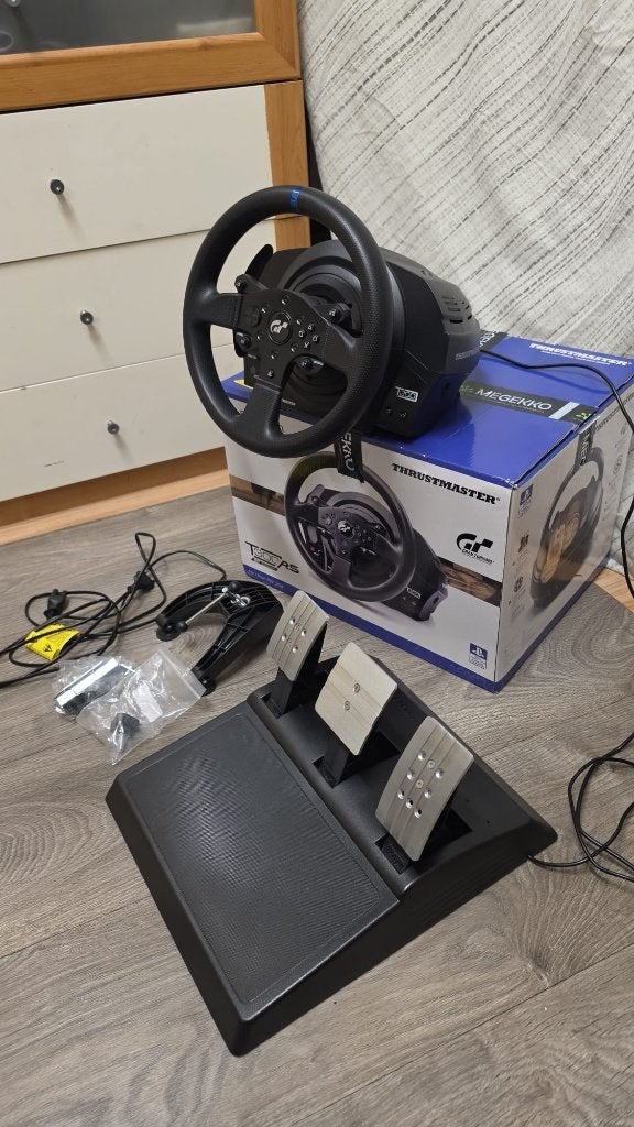 Thrustmaster T300 RS GT stuur + pedalen voor SimRacing, Ophalen, Racestuur, Zo goed als nieuw, Verstelbaar