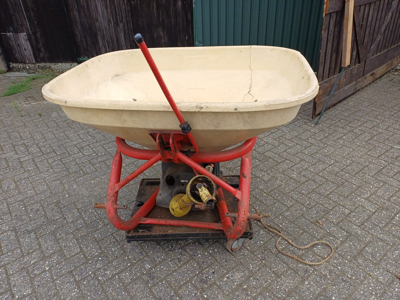 Kunstmeststrooier, platte wagen en cultivator, Ophalen