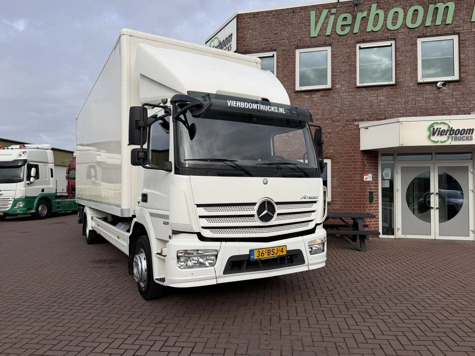 Mercedes-Benz Atego Atego 1221L 4X2 Koffer mit Ladebordwand, Auto's, Automaat, Achterwielaandrijving, Euro 6, Elektrische ramen