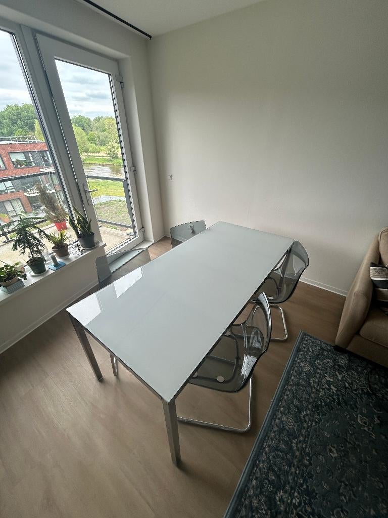 TORSBY dining table and 4x TOBIAS chairs, Ophalen, 100 tot 150 cm, 50 tot 100 cm, Zo goed als nieuw