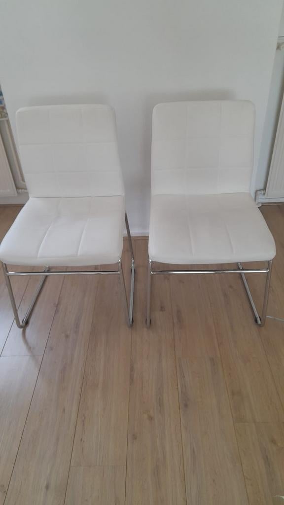 2 witte stoelen, Huis en Inrichting, Stoelen, Ophalen, Wit, Twee