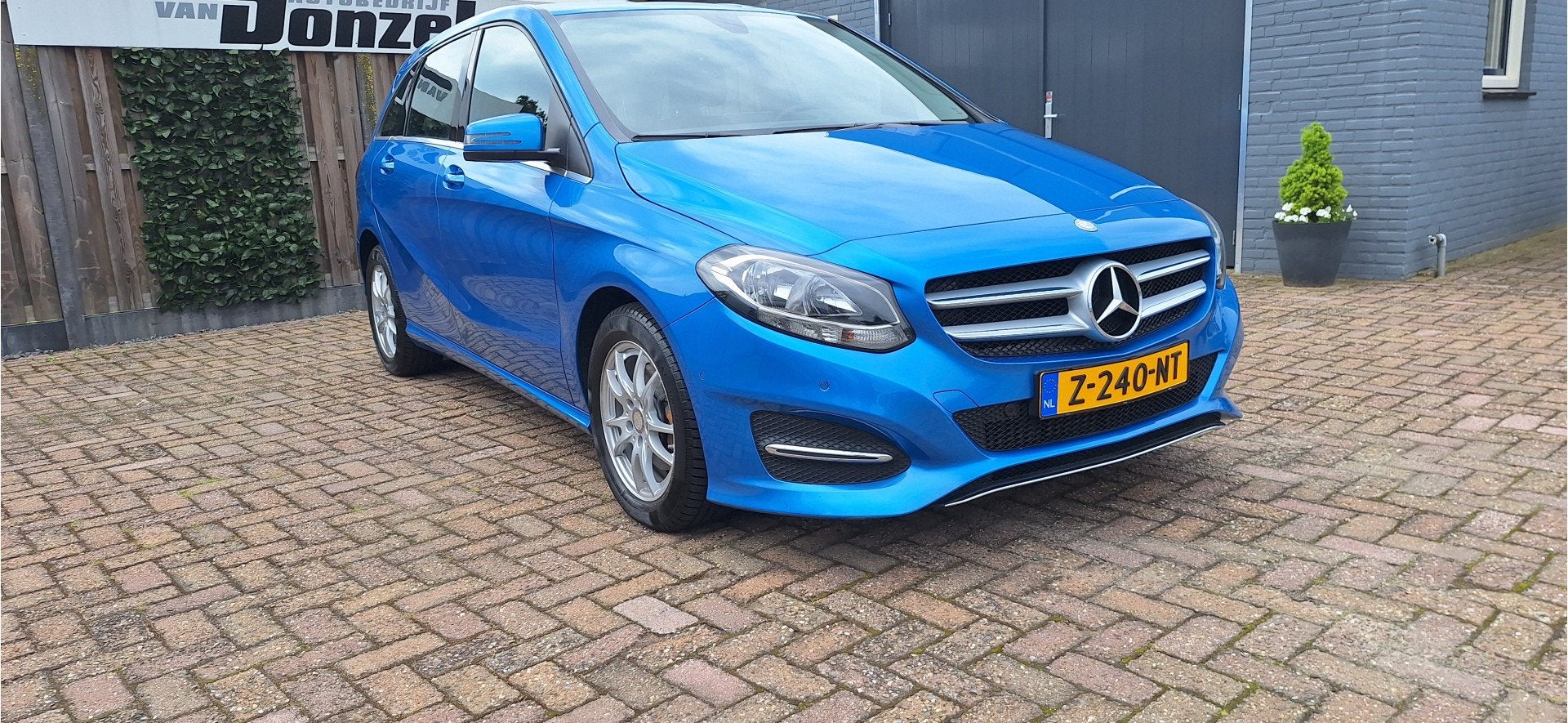 Mercedes-Benz B-Klasse 180 Ambition NAVIGATIE + AIRCO ., Auto's, Voorwielaandrijving, Stof, 4 cilinders, Blauw