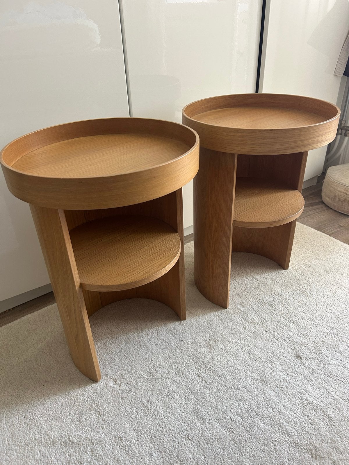 Urban outfitters 2x Sidetable / nightstand (model Tabitha), Huis en Inrichting, Minder dan 55 cm, Rond, Zo goed als nieuw, Hout