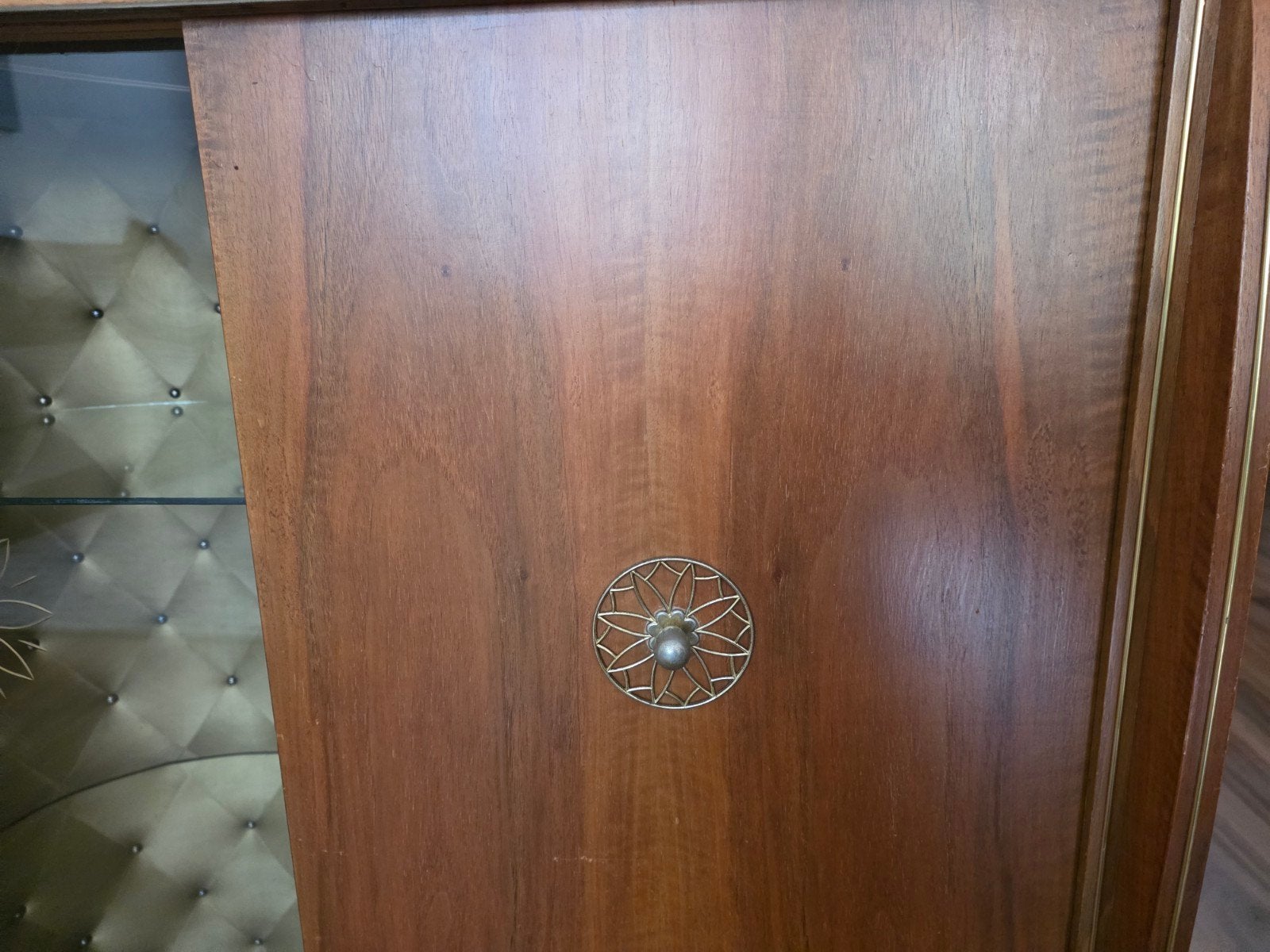 Foto 4 van Vintage dressoir met platenspeler en glazen schuifdeur