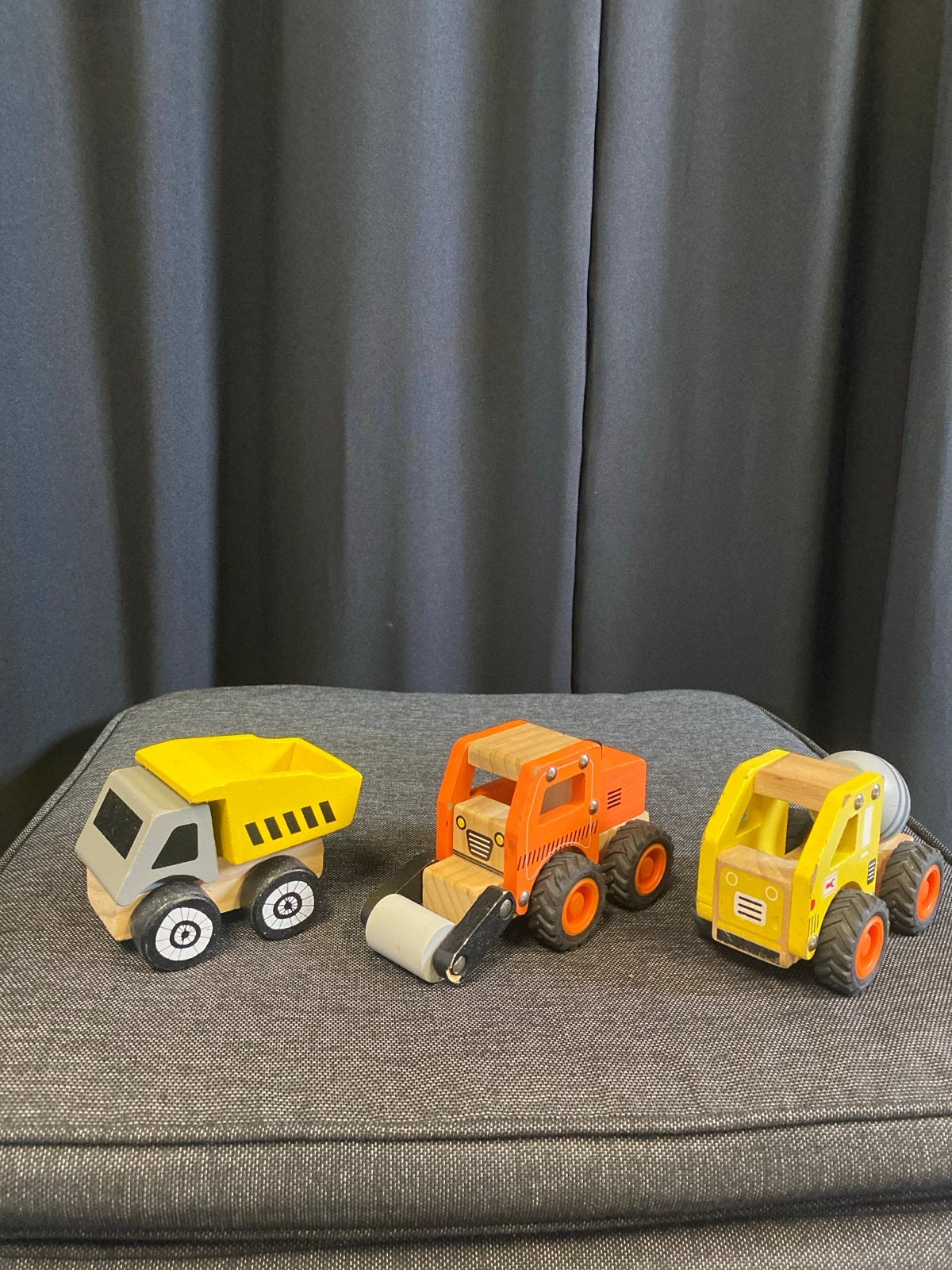 Houten bouwvoertuigen set (3 stuks), Kinderen en Baby's, Ophalen of Verzenden, Zo goed als nieuw, Rij- of Hobbelspeelgoed