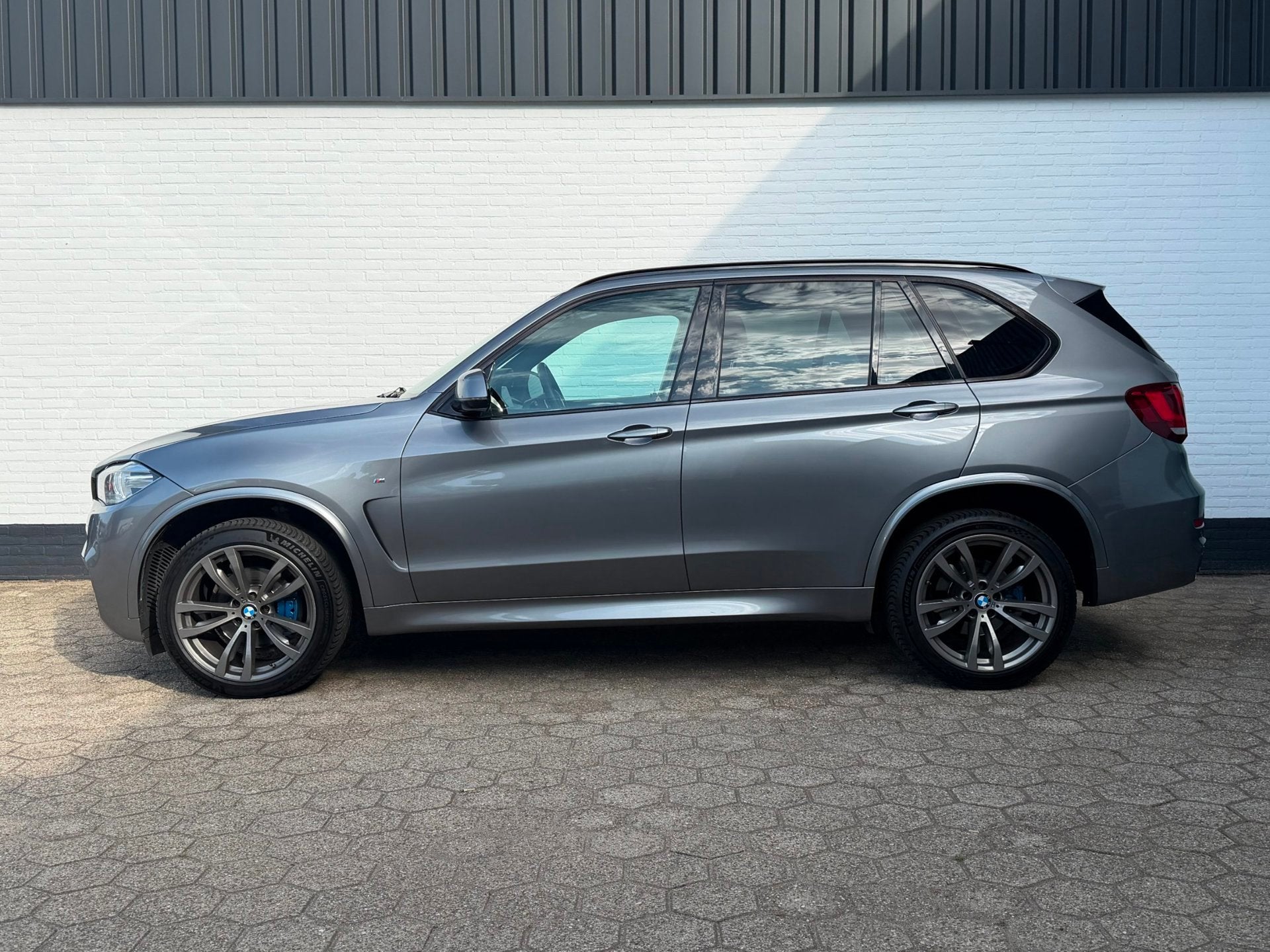 BMW X5 XDrive30d High Executive M-Sport TREKHAAK l TOPSTAAT!, Auto's, BMW, Automaat, Gebruikt, 2993 cc, 241 €/maand