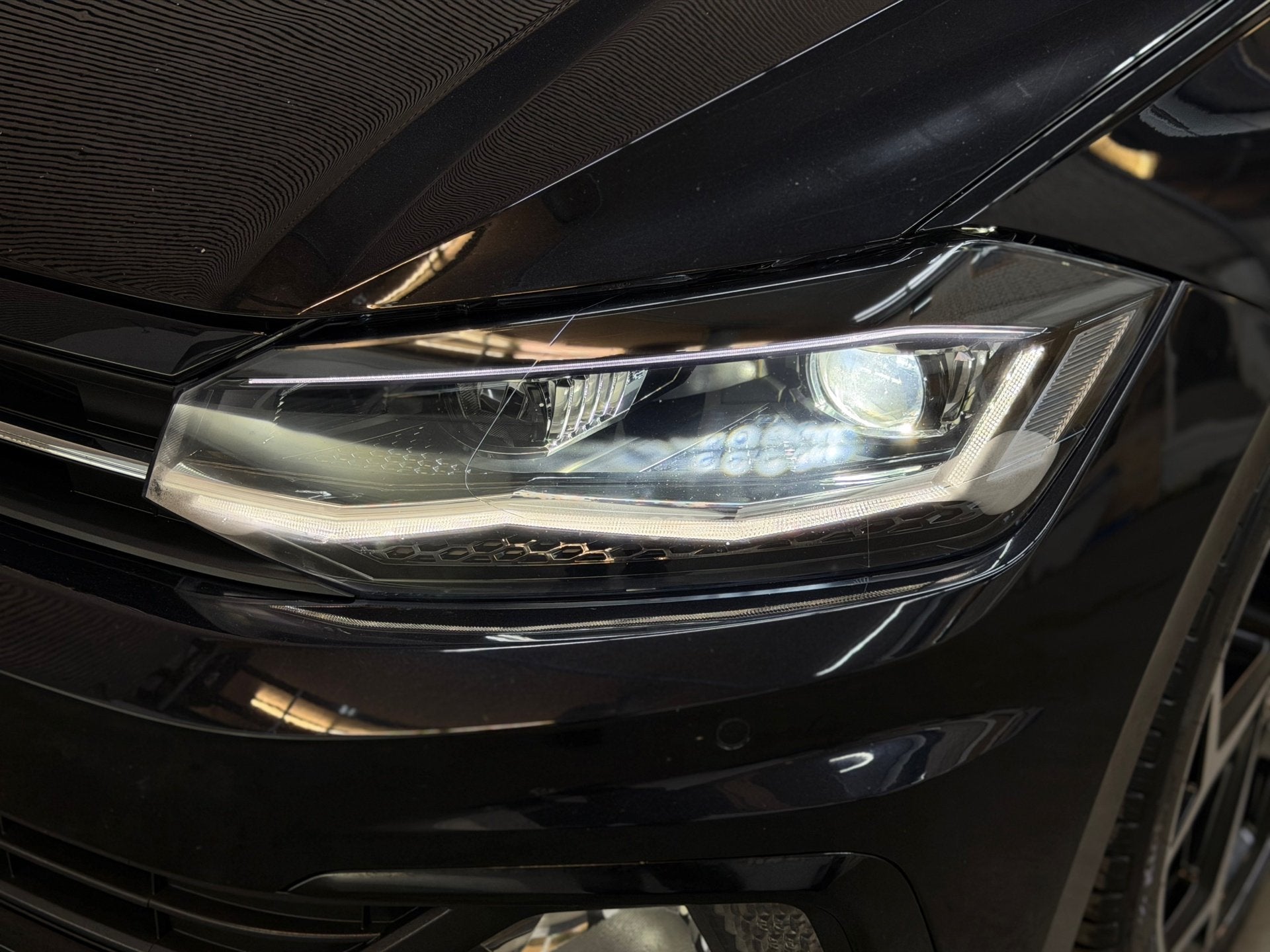 Volkswagen Polo 1.0 TSI R-Line 2020 DSG LED CRUISE CAR-PLAY, Auto's, Dealer onderhouden, Gebruikt, 1095 kg, Zwart