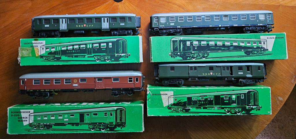 Märklin 4x oude wagons iets minder mooi, Hobby en Vrije tijd, Modeltreinen | H0, Wisselstroom, Gebruikt, Wagon, Ophalen of Verzenden