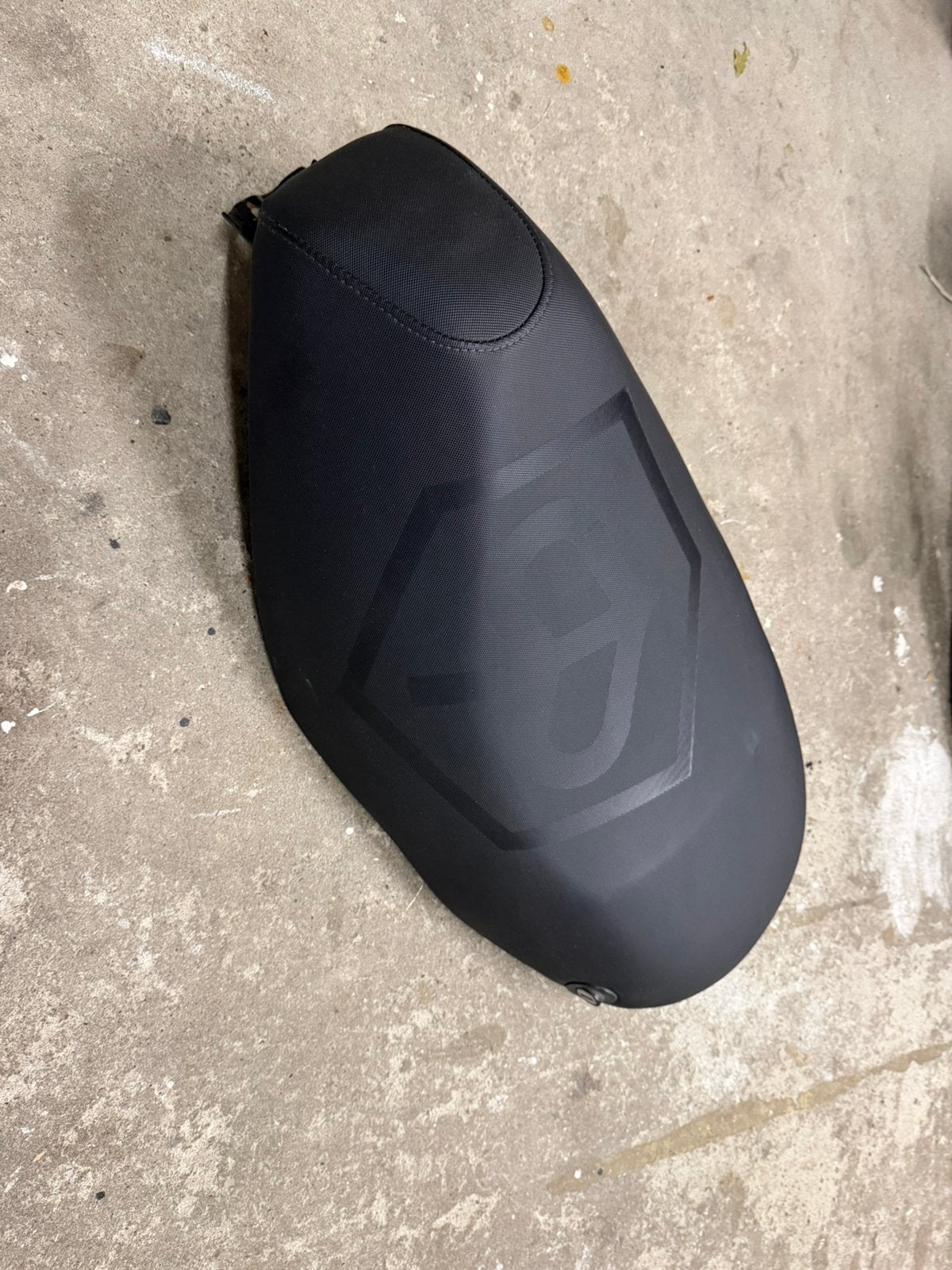 Piaggio zip zadel met zadelhoes, Ophalen