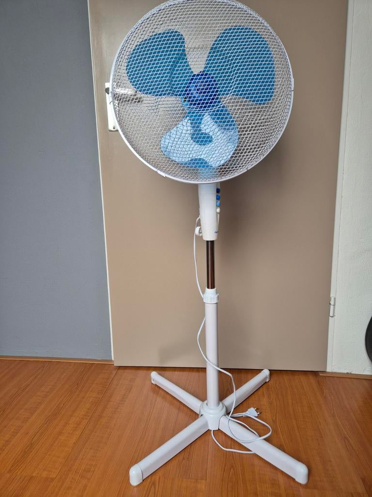 Bestron Statiefventilator met Zwenkfunctie en 3 Standen, Ophalen, Gebruikt, Statiefventilator