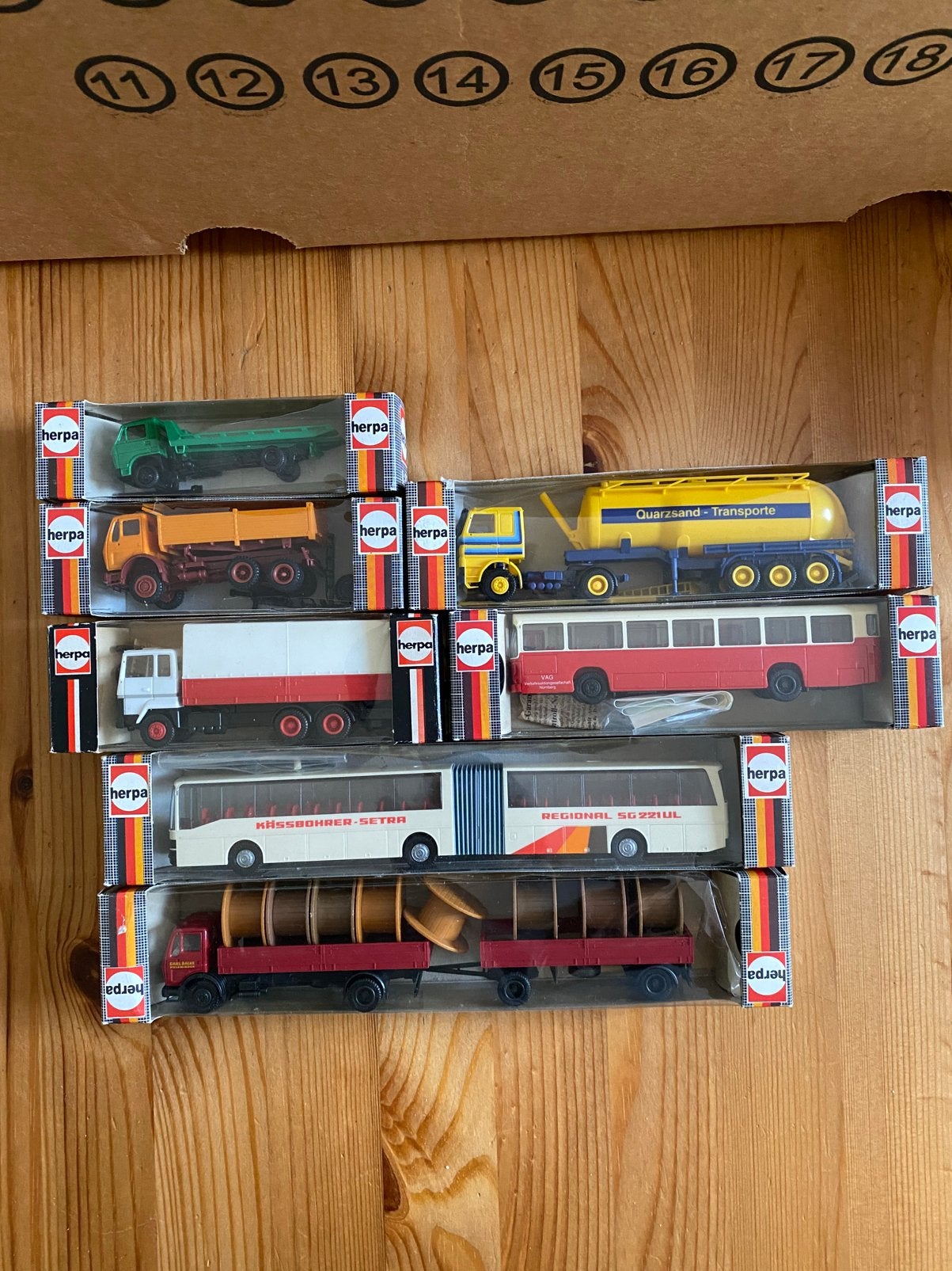 Herpa oud 5 vrachtautoos en 2 bussen, Hobby en Vrije tijd, Modelauto's | 1:87, Ophalen of Verzenden, Zo goed als nieuw, Bus of Vrachtwagen