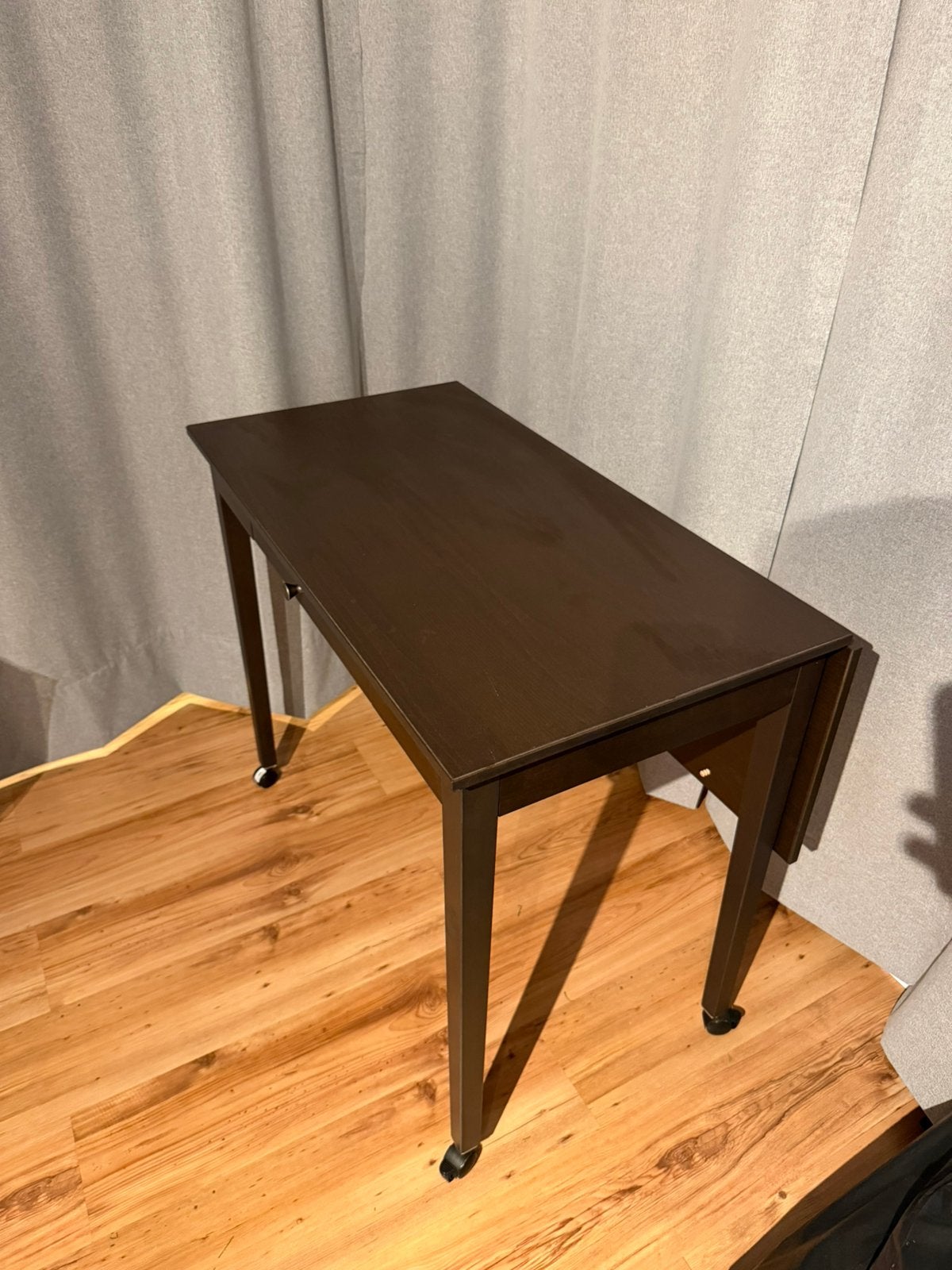 Uitschuiftafel 95cm breed, z.g.a.n. met wieltjes, Huis en Inrichting, Ophalen, Zo goed als nieuw, 50 tot 100 cm