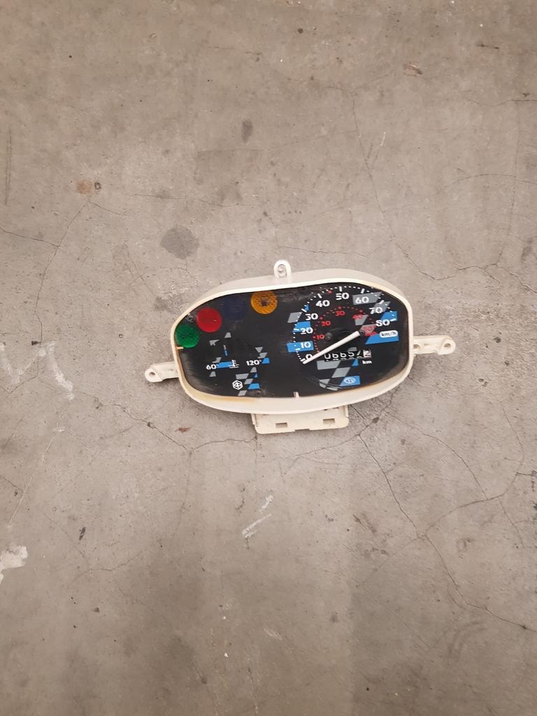 Piaggio zip SP H2O kilometer teller LC 2takt onderdelen, Ophalen of Verzenden