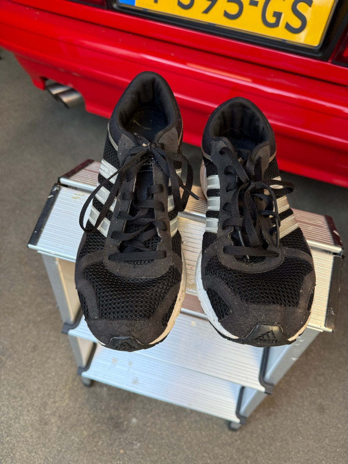 Adidas Marathon 10 hardloopschoenen - Maat 42 2/3, Ophalen, Gedragen, Zwart, Sneakers of Gympen