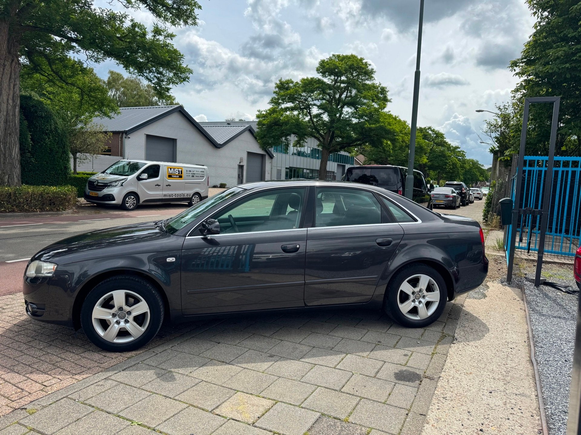 Audi A4 Limousine 2.0 Advance Clima Elek Pakket Navi Cruise, Auto's, Voorwielaandrijving, Dealer onderhouden, Stof, Gebruikt