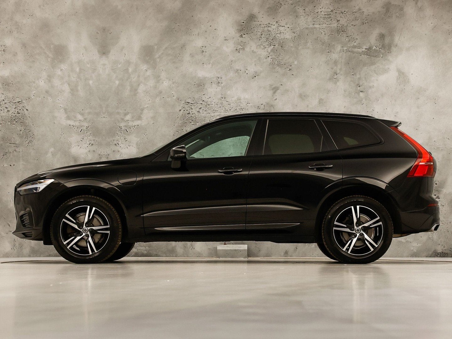 Volvo XC60 2.0 T8 Plug-in hybrid AWD Inscription Exclusive A, Automaat, 12 maanden, Gebruikt, Zwart