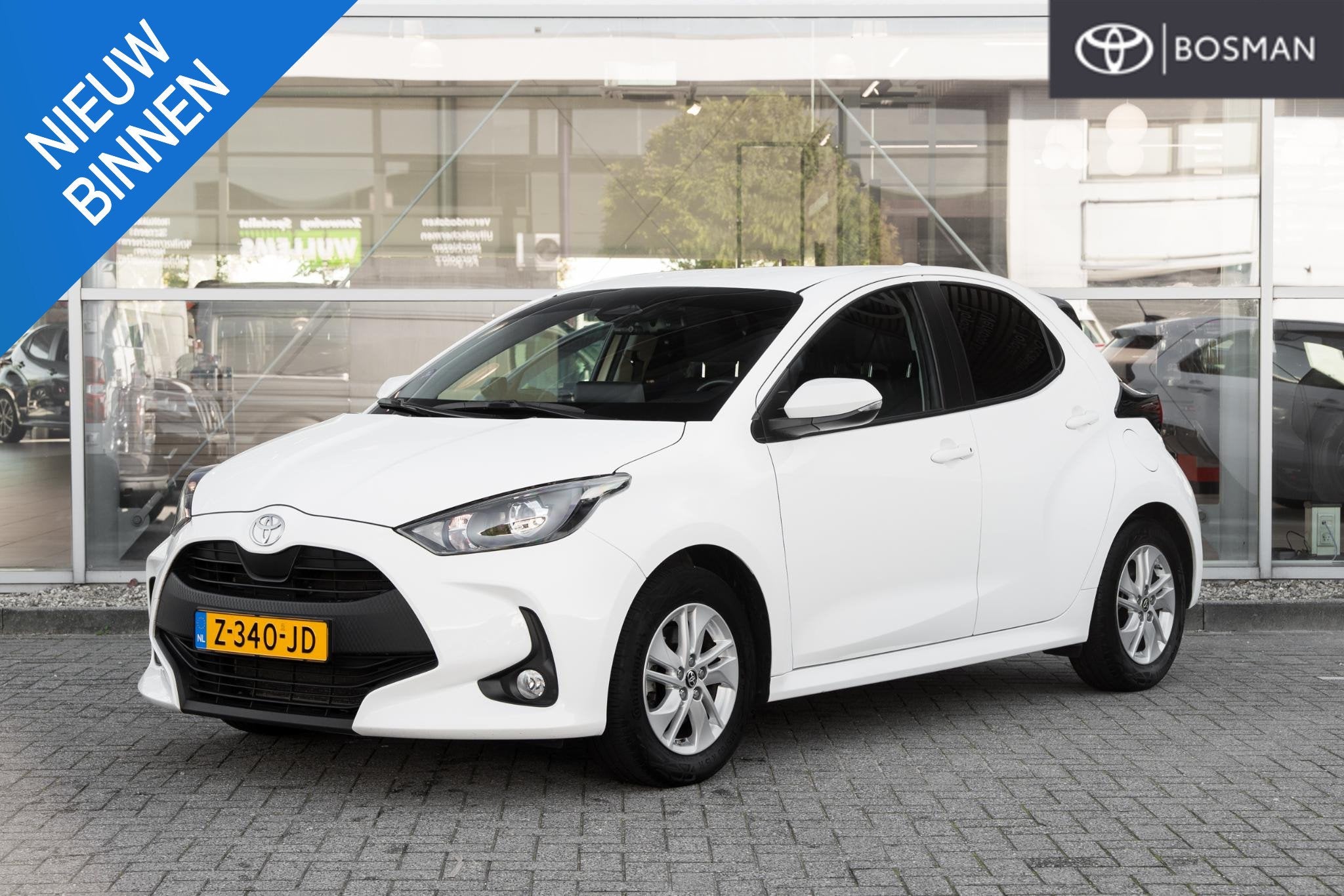 Toyota Yaris 1.5 Hybrid 115 Active, Auto's, Gebruikt, Bedrijf, Hybride Elektrisch/Benzine, 3 cilinders