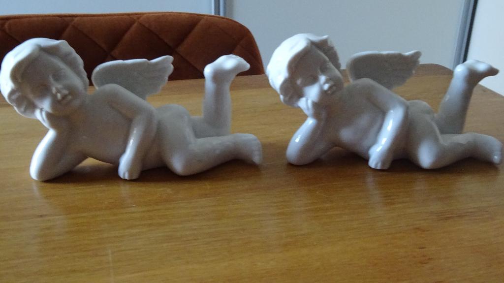 2 Engel Beeldjes Van Aardewerk., Verzamelen, Beelden en Beeldjes, Ophalen of Verzenden, Zo goed als nieuw, Mens
