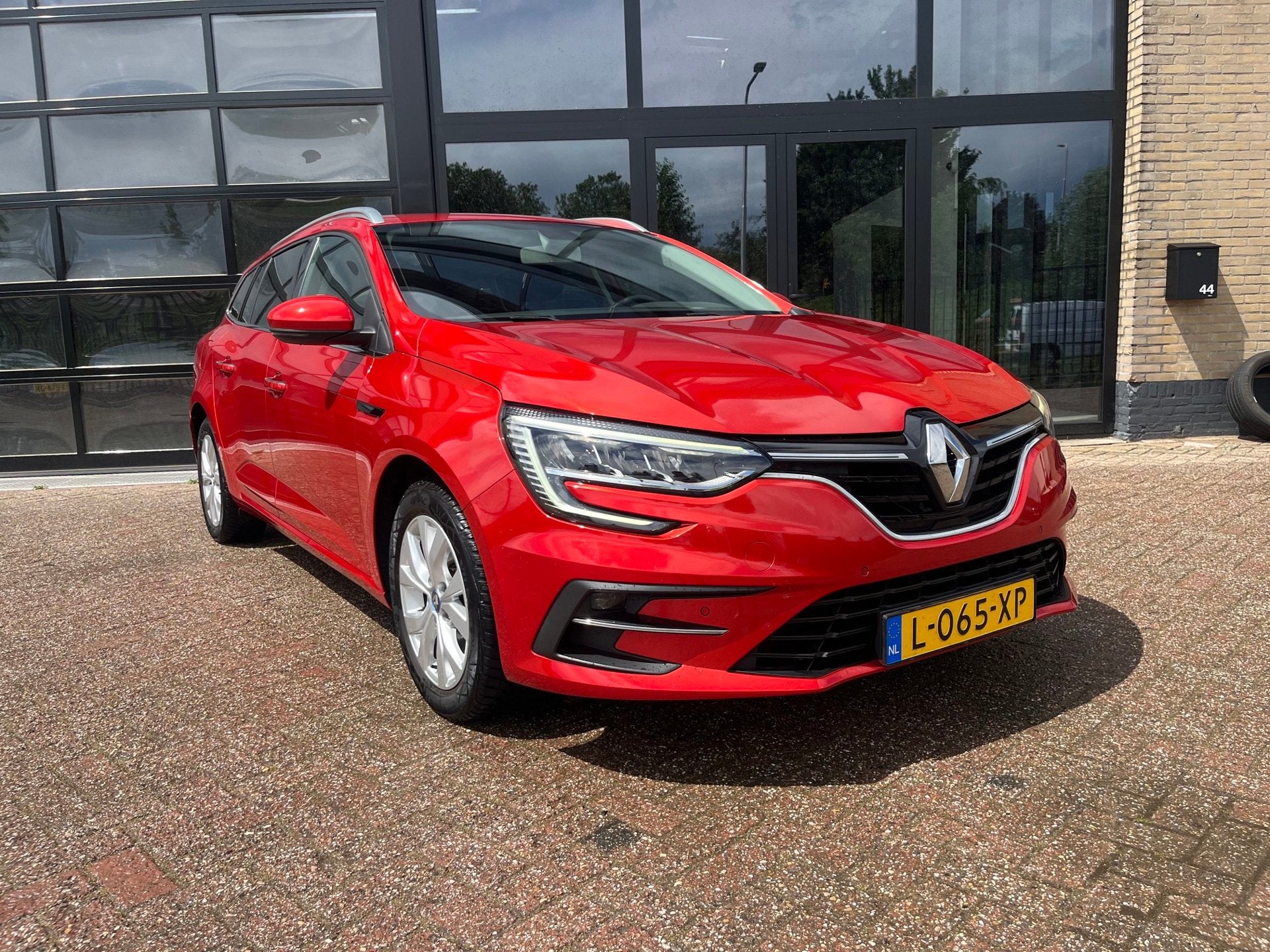 Renault Mégane Estate 1.6 E-Tech Plug-In Hybrid 160 Zen, 1, Dealer onderhouden, Gebruikt, 4 cilinders, Parkeersensor