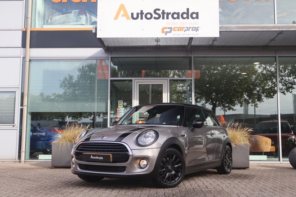 Mini Mini 1.5 Cooper 136pk | Navi | Stoelverwarming | Parkee, Auto's, Keurmerk '100% Onderhouden', Gebruikt, 4 stoelen, 49 €/maand