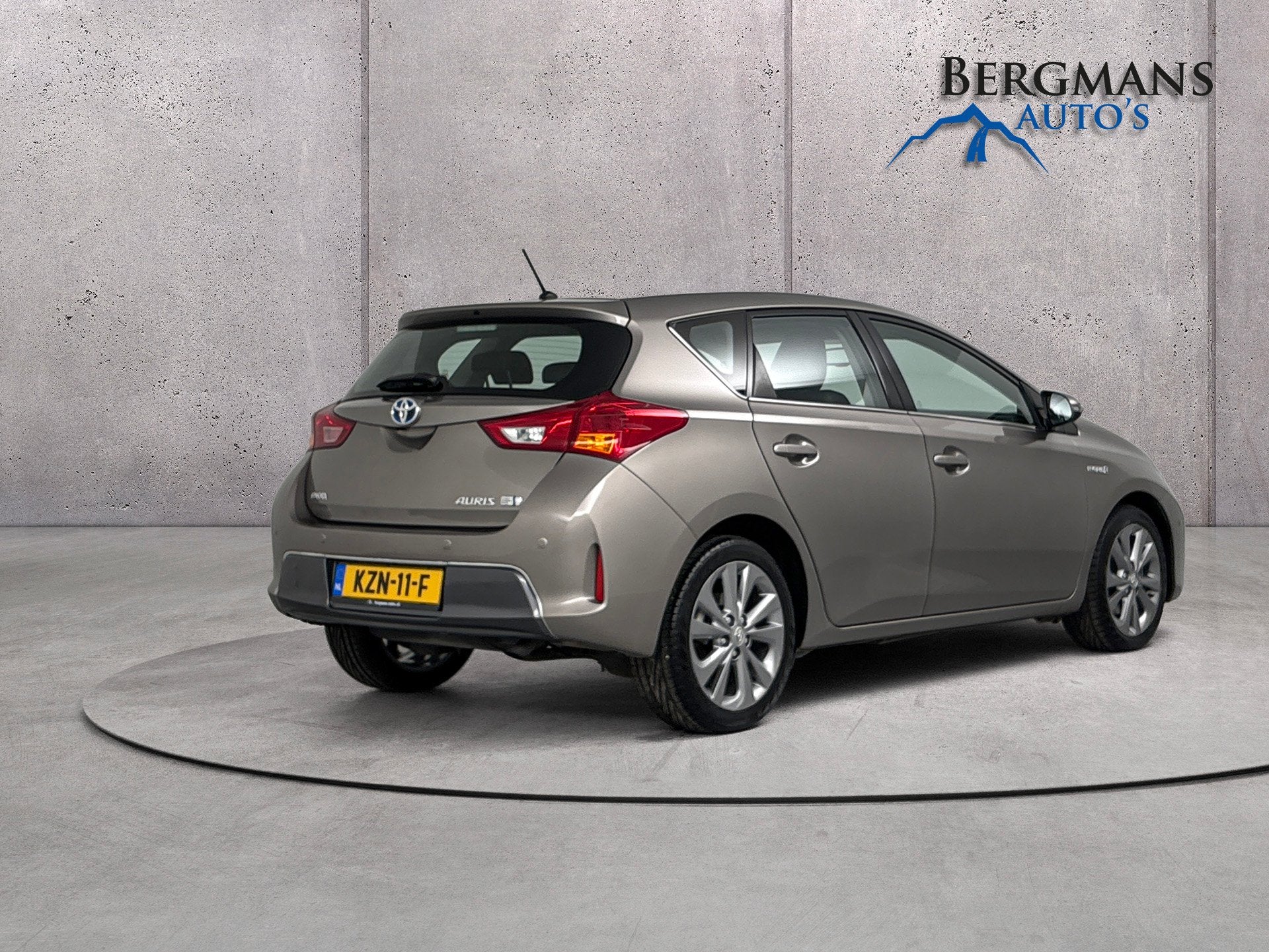 Toyota Auris Touring Sports 1.8 Hybrid Executive // CAMERA /, Euro 5, Gebruikt, Zwart, 4 cilinders