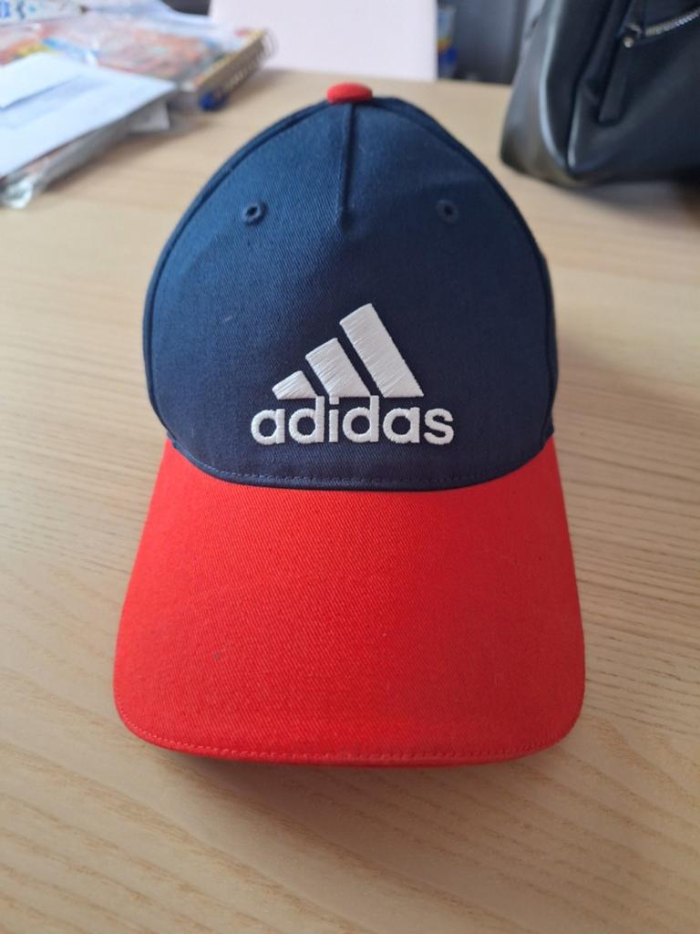 Adidas pet voor kinderen - Blauw/Rood (lichte schade), Adidas, Jongen of Meisje, Ophalen of Verzenden, 146 t/m 152
