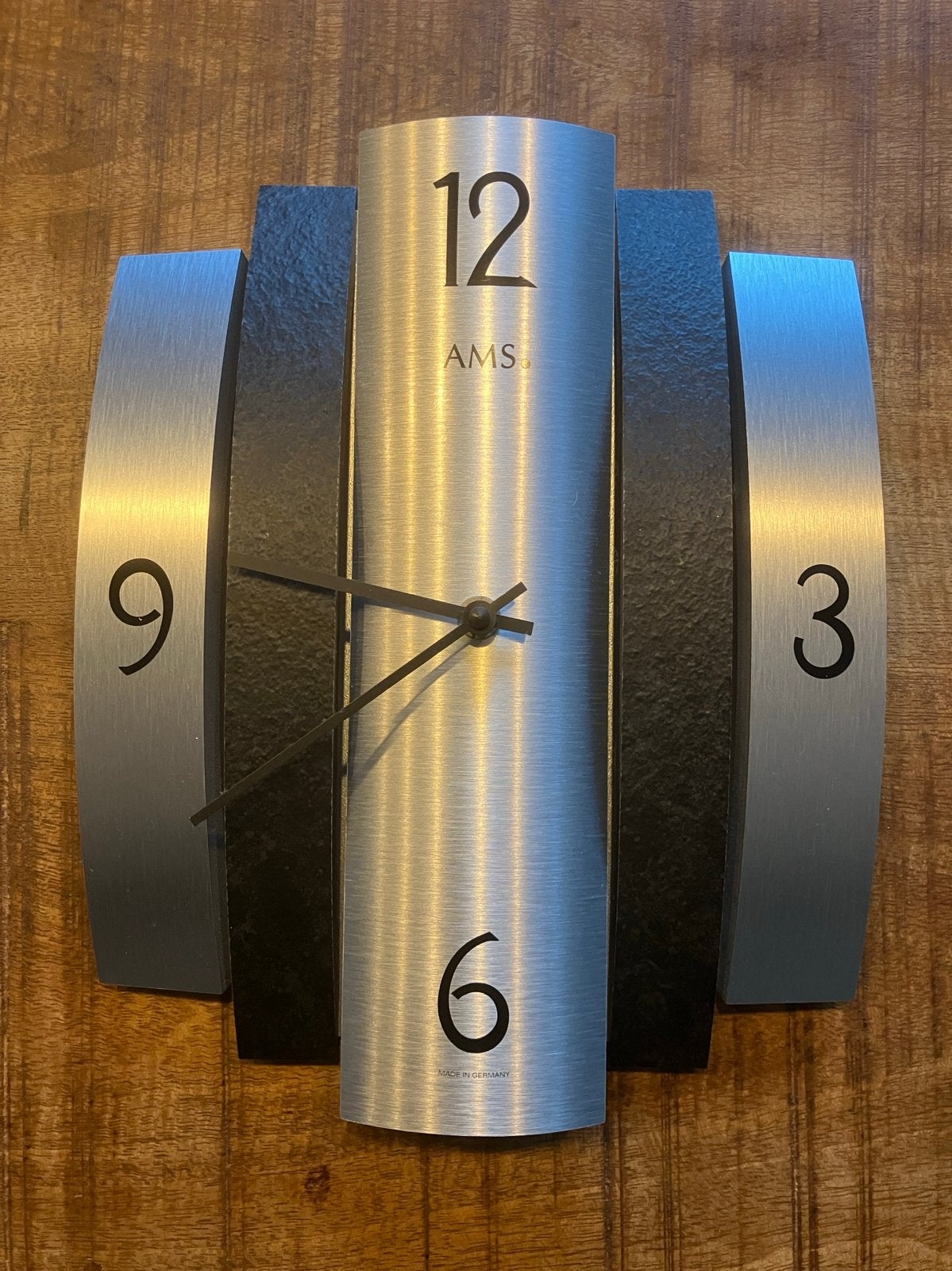 Moderne AMS Wandklok - Geborsteld Aluminium & Leisteen-look, Meerkleurig, Ophalen of Verzenden, Zo goed als nieuw, Metaal