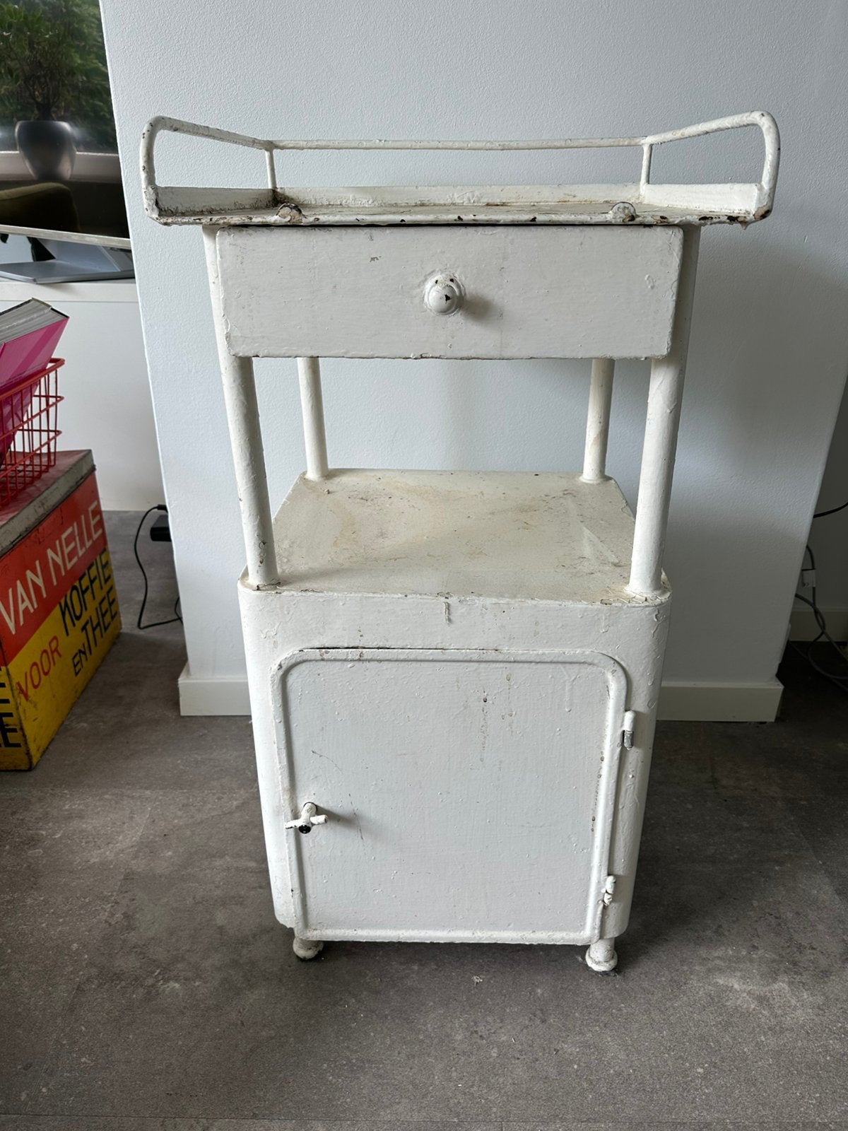 Vintage industrieel metalen ziekenhuis nachtkastje, Huis en Inrichting, Slaapkamer | Nachtkastjes, Ophalen, Gebruikt, Metaal of Aluminium